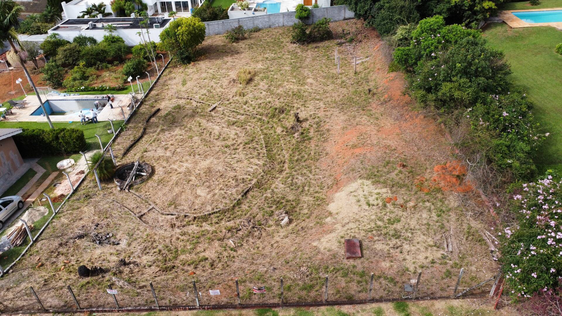 Lindo terreno com 611m², em Condomínio Fechado no Centro de - FDC019